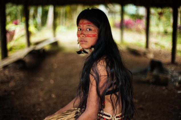 kichwa-woman-in-amazonian-rainforest