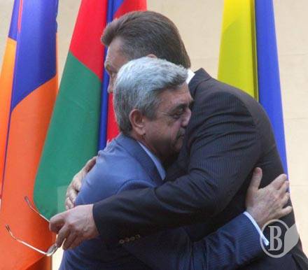 ВИДЕО: Саргсян двинулся путем Януковича