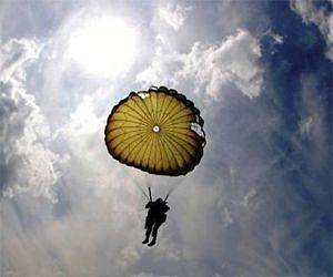 Более 1000 парашютистов НАТО десантировались на учениях в Германии