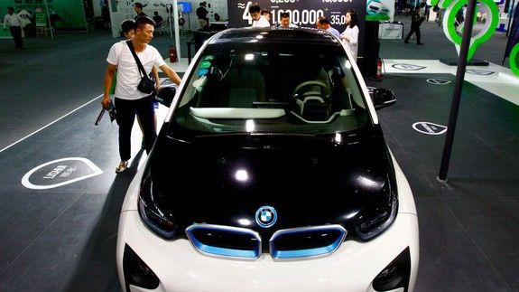 Китай планує заборонити бензинові автомобілі