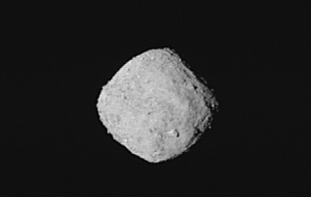 Перші зображення астероїда Бенну, отримані космічним краблем НАСА «ОСІРІС РЕкс»