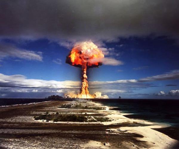 Франція викладе стратегію створення ядерної зброї після Брексіту