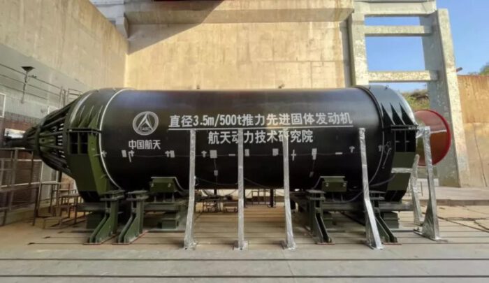 Китай только что испытал массивную твердотопливную ракету