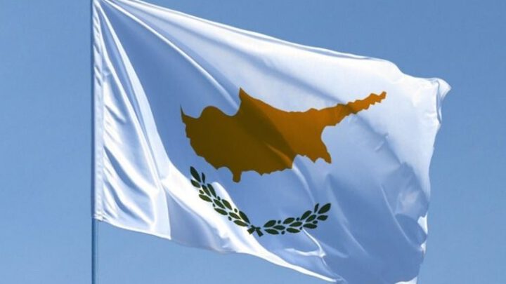 Адвокатов на Кипре обязали сдать всех подсанкционных россиян