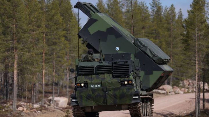 Британия собирается направить в Украину ракетные системы M270