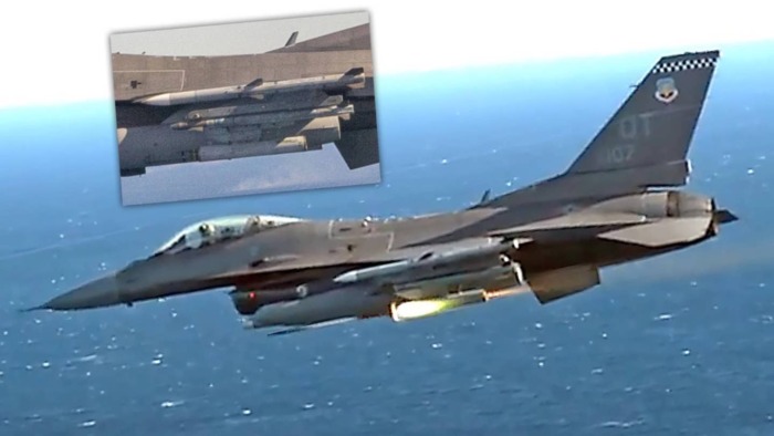 F-16 стреляют ракетами с лазерным наведением