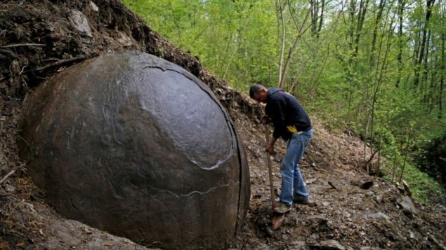 Дивна гігантська сфера знайдена в Боснії