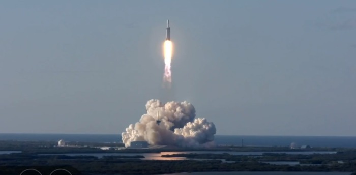 К ледяной луне Юпитера: ракета SpaceX Falcon Heavy запустит миссию НАСА Europa Clipper 