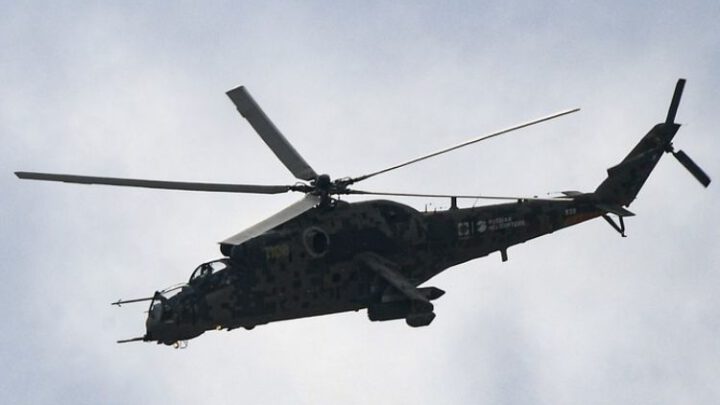 В Беларуси военный вертолет совершил экстренную посадку из-за неполадок